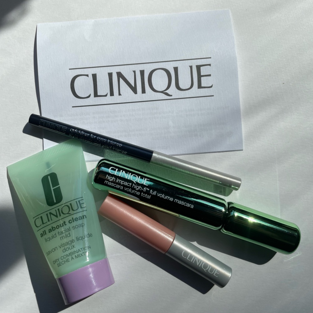 Clinique Bundle Makeup Bundle - Picture 5 of 14